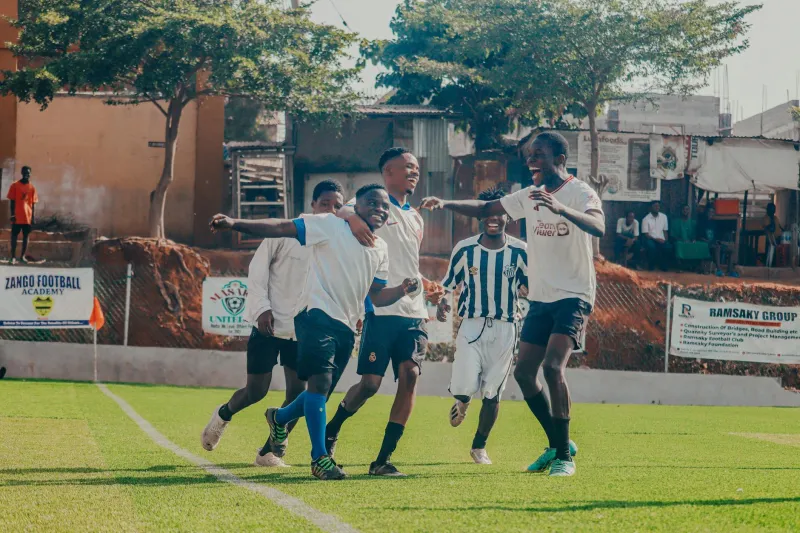 Wenn der Verein zum Sprungbrett wird: Warum Bundesliga-Aufsteiger 2026 ihre besten Spieler kaum noch halten können – und wie sie trotzdem klug reagieren
