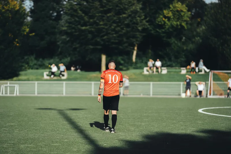 Die Bundesliga und der Generationenwechsel: Warum 2026 das Jahr der Kapitäne ohne Armbinde ist