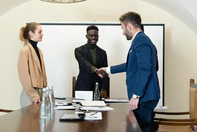 Die Bundesliga und das Phänomen der Spielerberater-Dynastien: Wie Familienclans den deutschen Transfermarkt kontrollieren